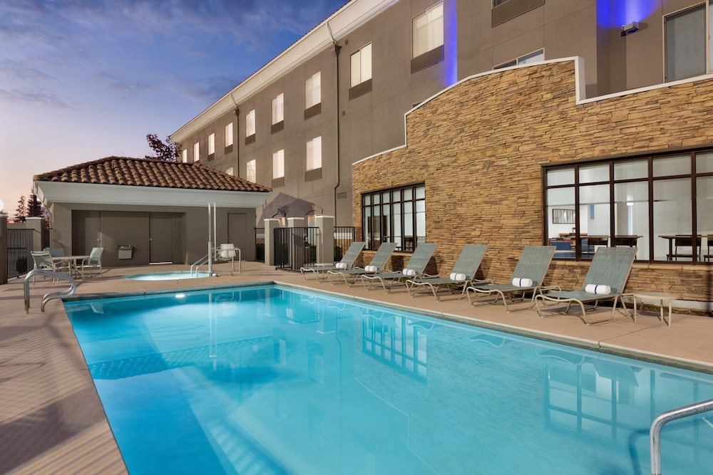 Holiday Inn Express Hotel And Suites Merced 3/52