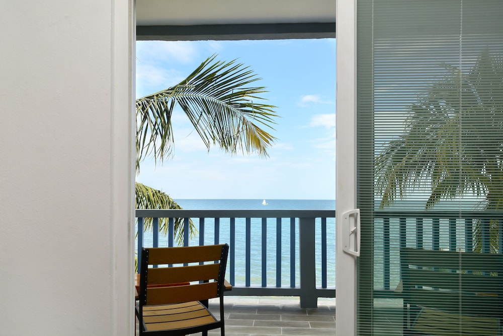 Parrot Cove Lodge 36/72