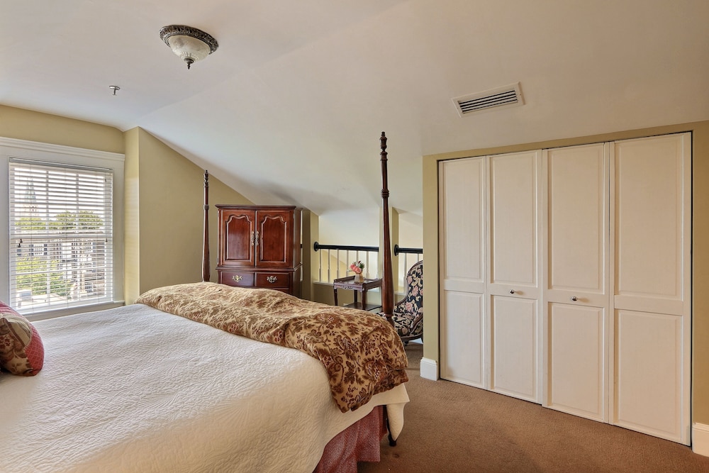 The Presidents Quarters Inn 16/76