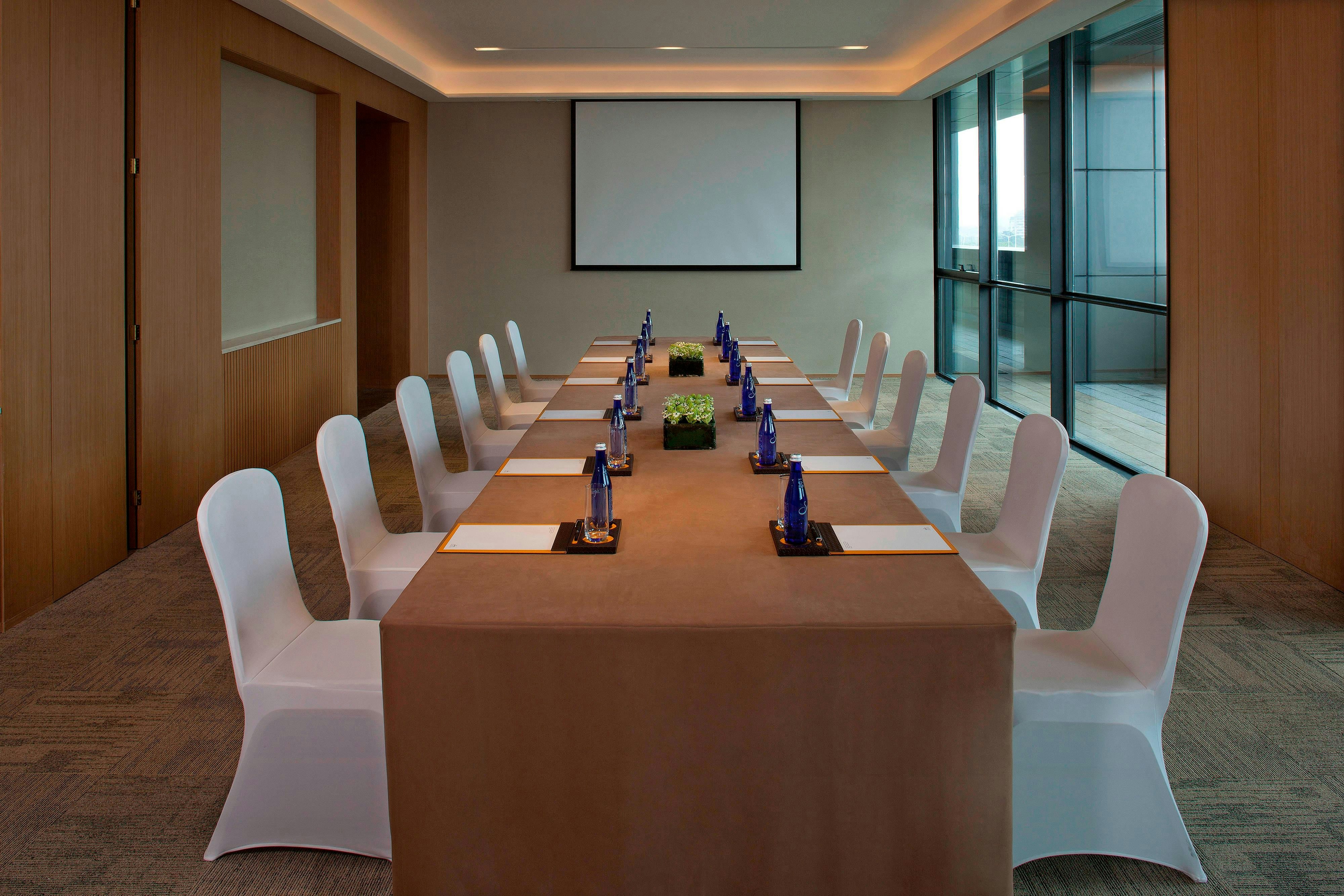 The Oct Harbour Shenzhen Marriott Executive Apartments 35/38