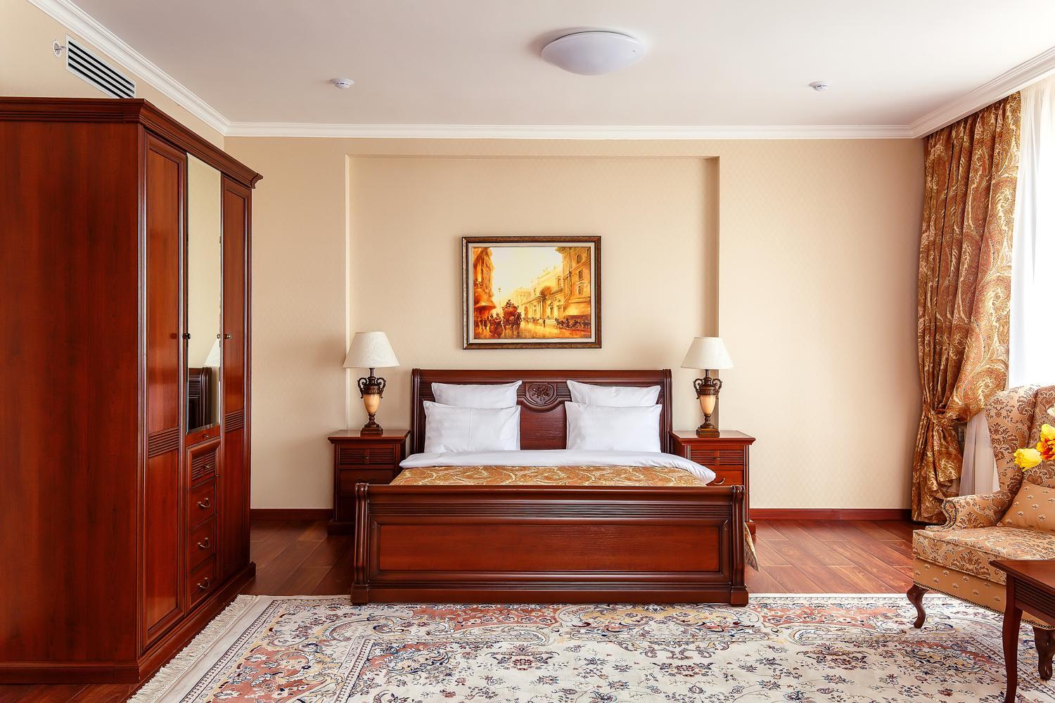 Alanda Hotel 8/52