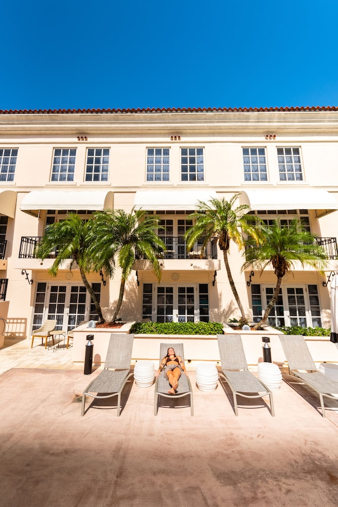 Hyatt Regency Coral Gables 8/92