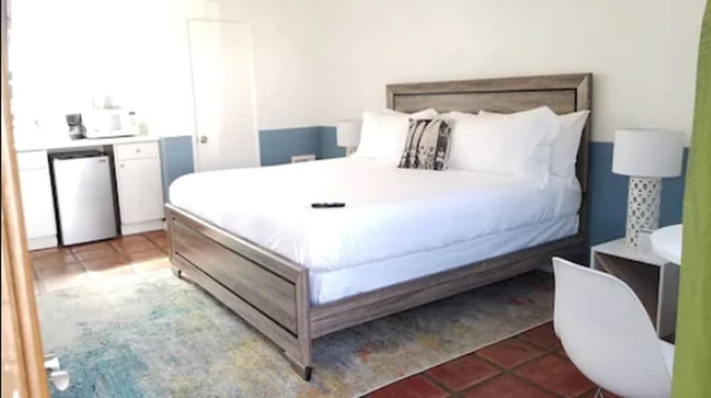 Sand Castle Inn 23/71