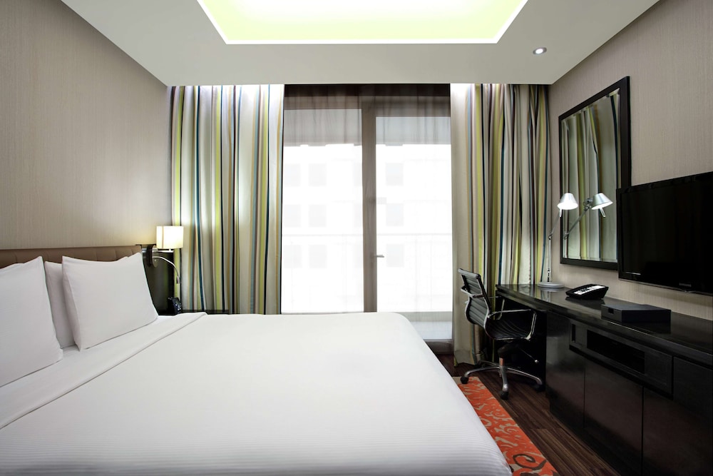 3 BEDROOMS, SUITE, BALCONY