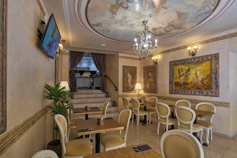 Heritage Hotel Life Palace 56/76