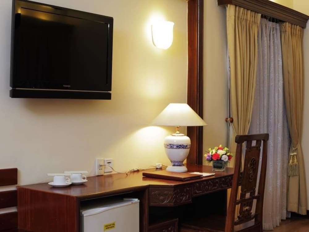 Royal Hotel Saigon 63/70