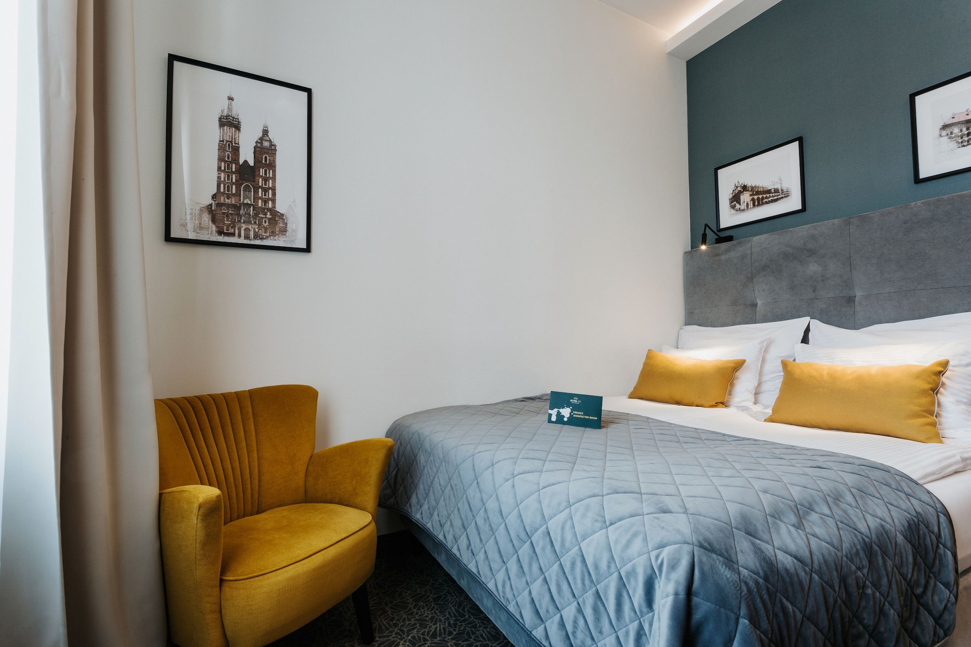STANDARD, QUEEN BED