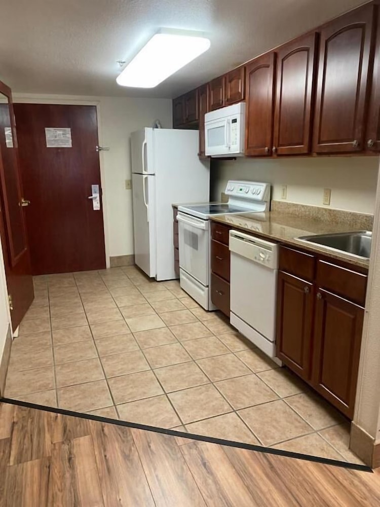 Best Western Plus Atlantic City West Extended Stay And Suites 8/45