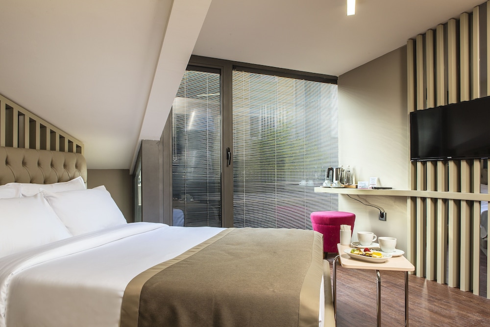 The City Suites 34/61