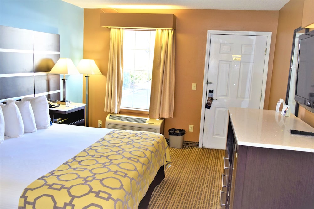 Baymont By Wyndham Forest City 14/36