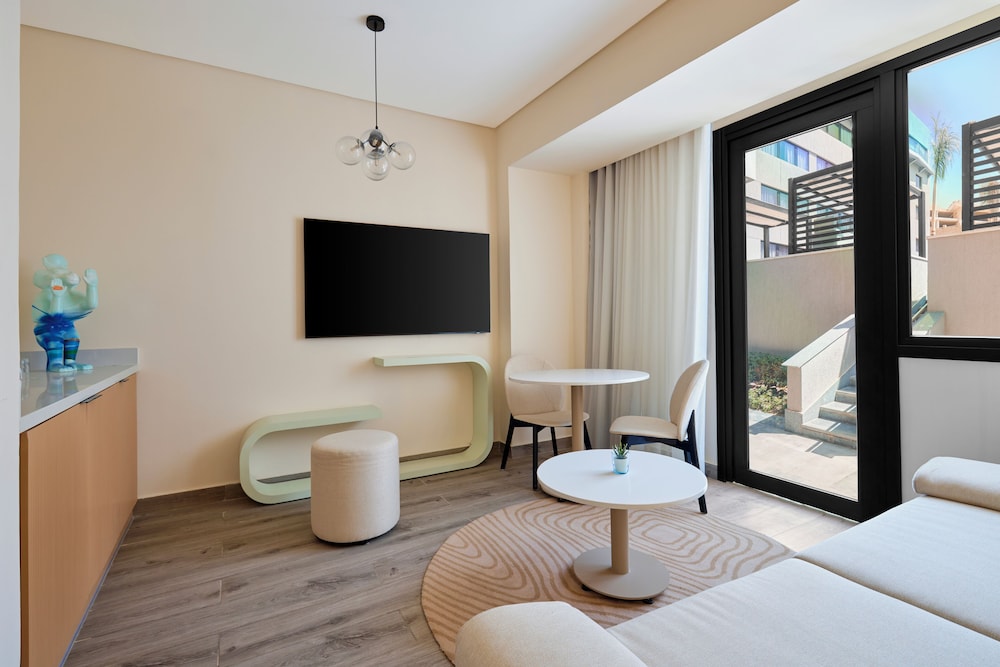 Hyatt Centric Cairo West 25/50