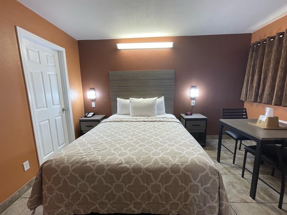 New Corral Motel 8/47