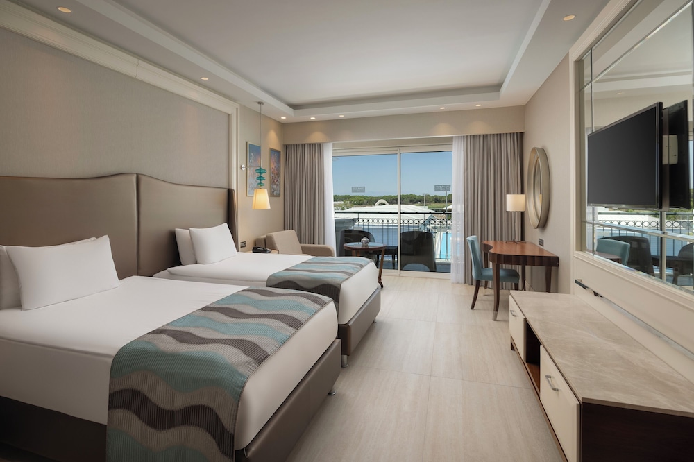 Family Suite, Garden, Queen and Twin Beds, 2 Sofa