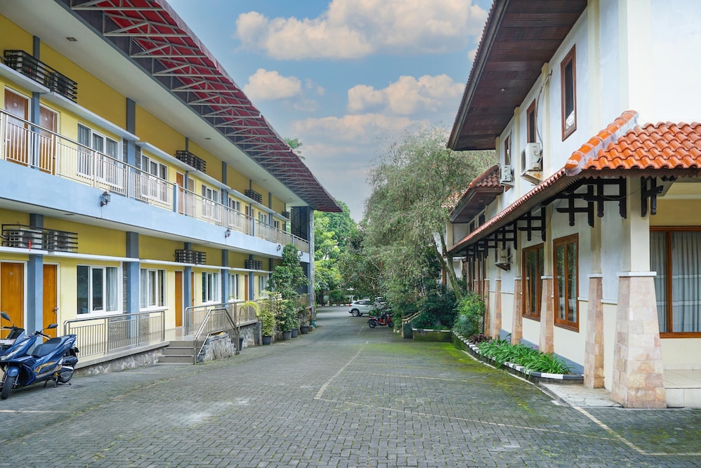 Front One Resort Indraloka 36/50