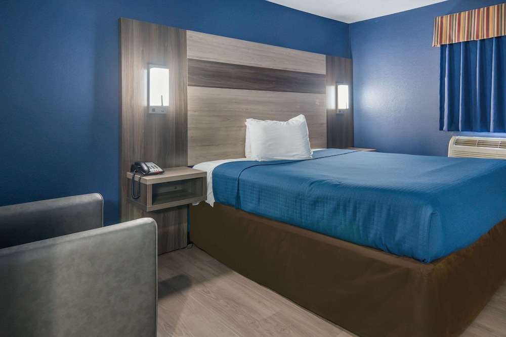 Rodeway Inn Carrollton I-35E 13/28