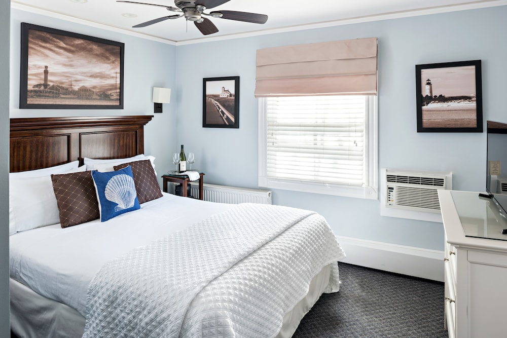 Crowne Pointe Historic Inn Spa 24/75