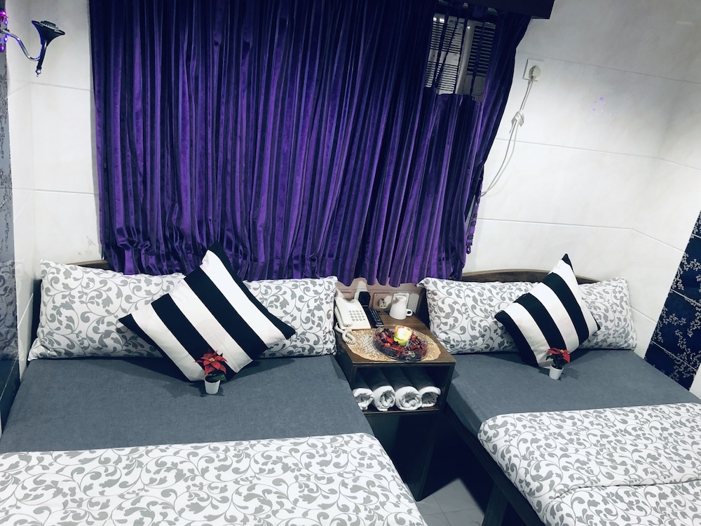 Ashoka Hostel 33/39