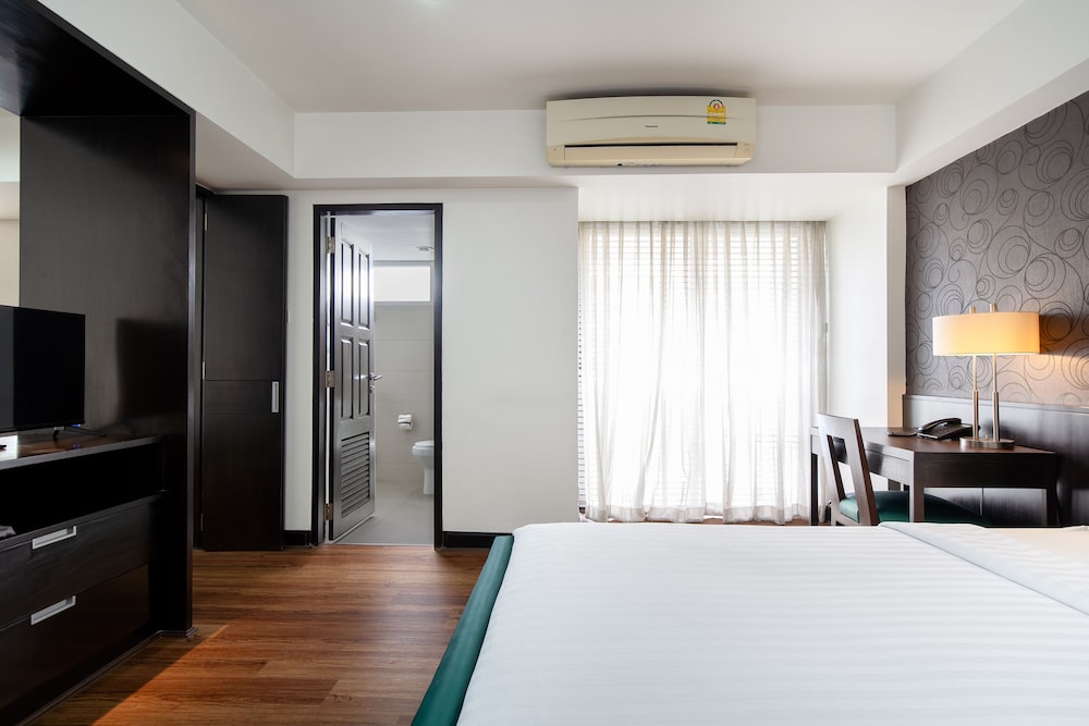 Family Suite, King and Twin Beds