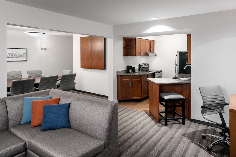 Hyatt House Scottsdale Old Town 30/56