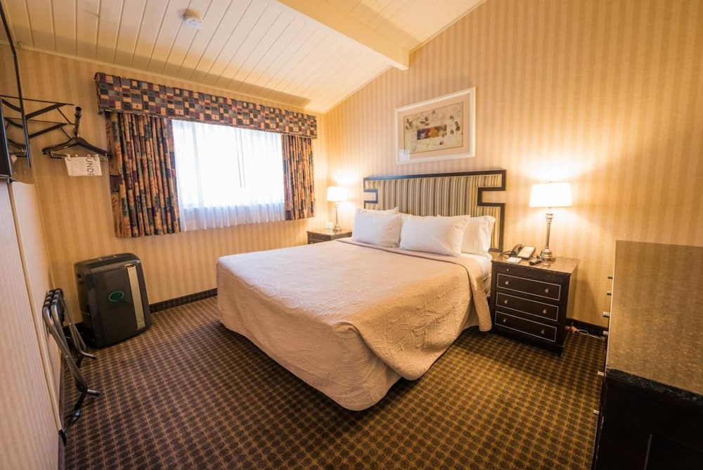 Los Gatos Lodge 10/26