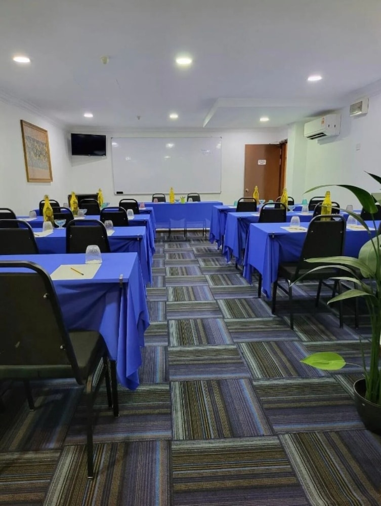 Desa Queenspark Hotel 62/77