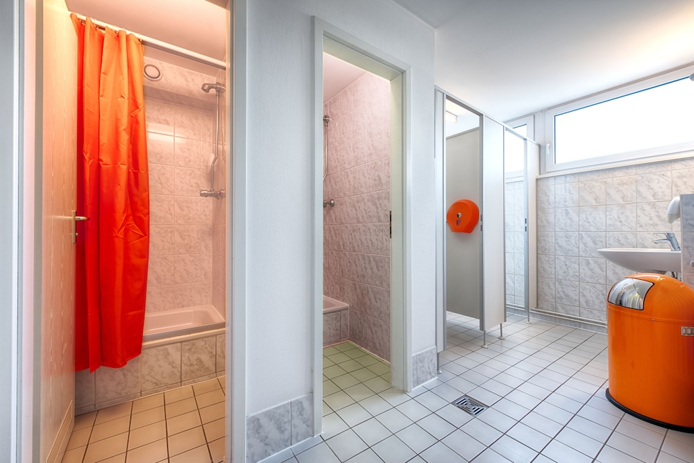 Enjoy Hostel Berlin City West 16/45