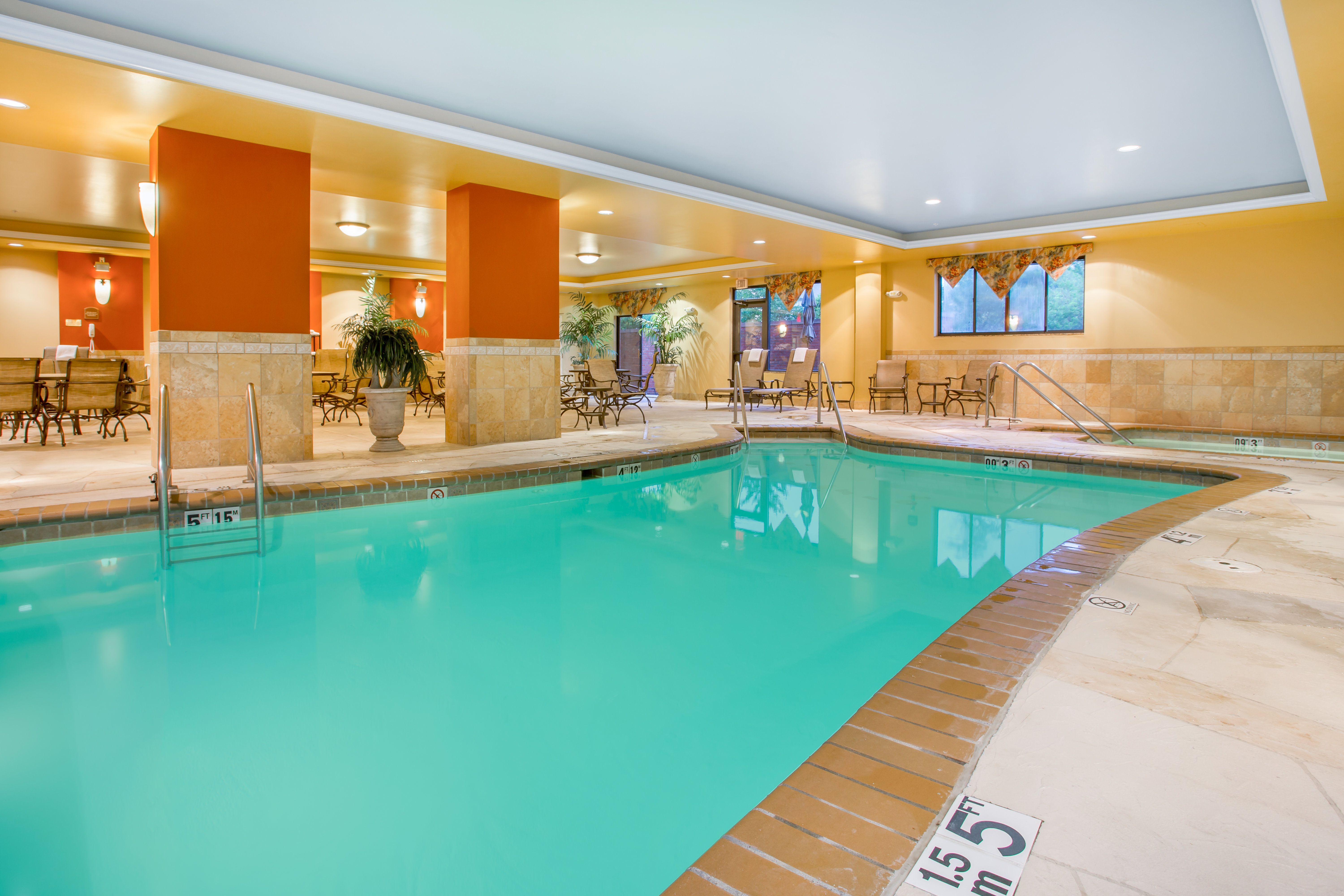 Holiday Inn Express Hotel Suites Bloomington 28/49