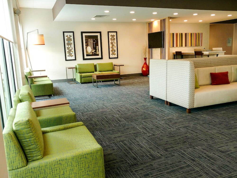 Holiday Inn Express Suites Charlotte Ne University Area 7/40