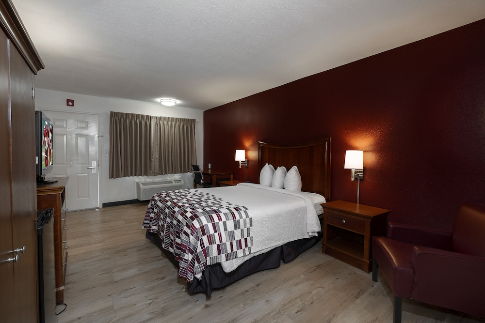 Red Roof Inn & Suites Dothan 16/40