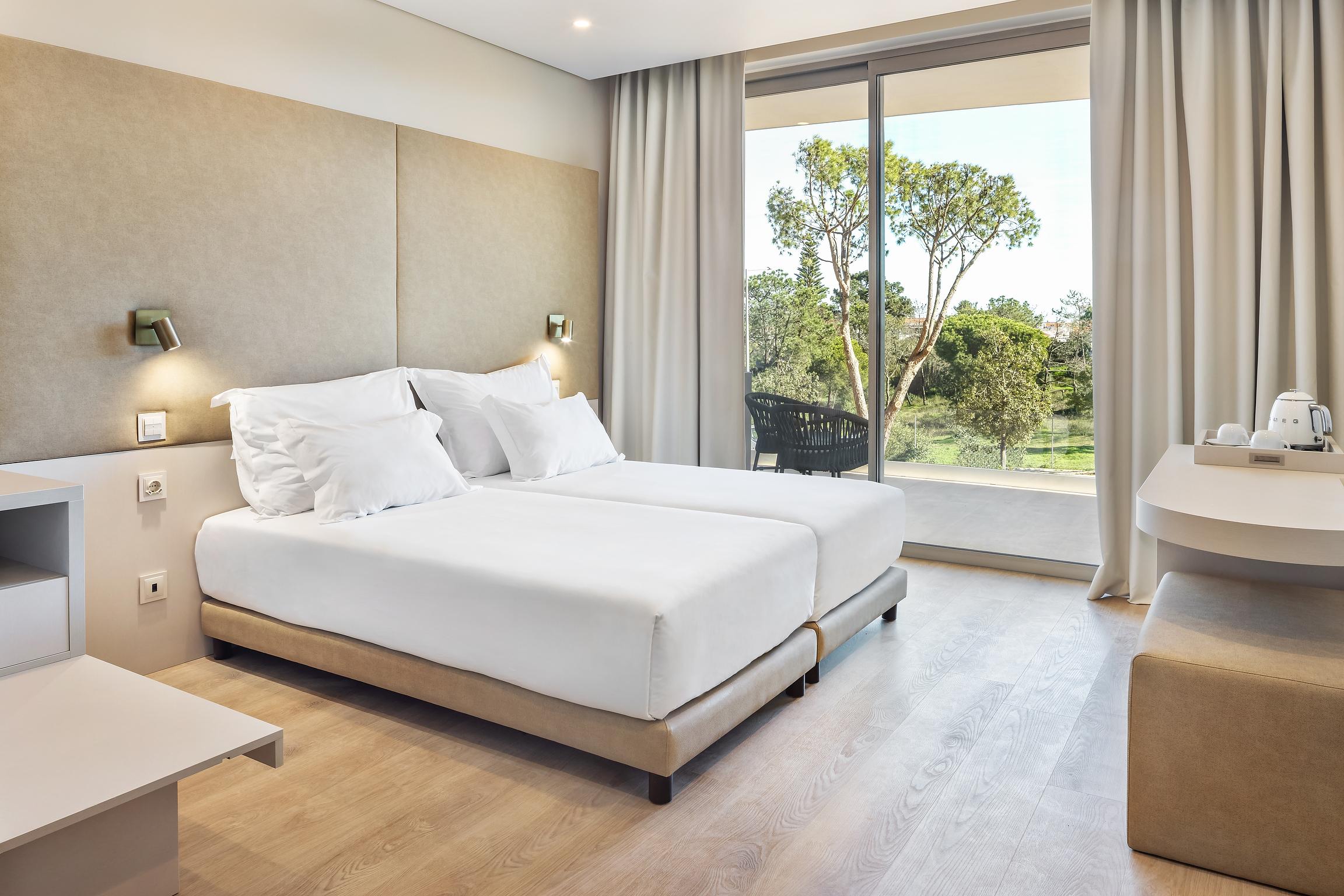 Room, Double or Twin Bed, Balcony or Terrace، Ananea Castelo Suites Algarve 2/3