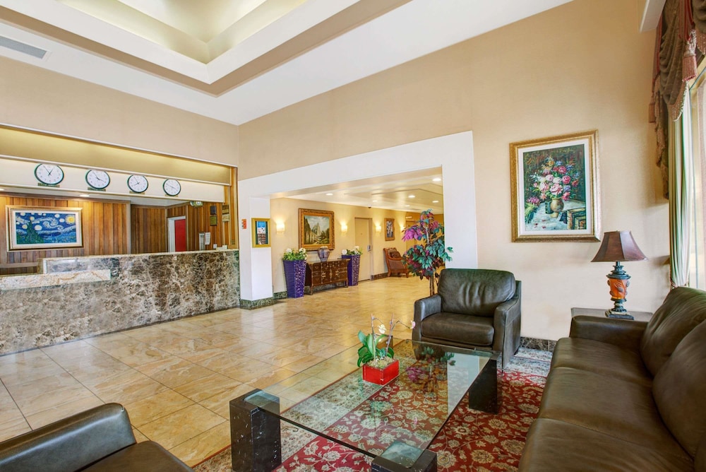 Ramada by Wyndham Hawthorne LAX / LA Stadium 6/38