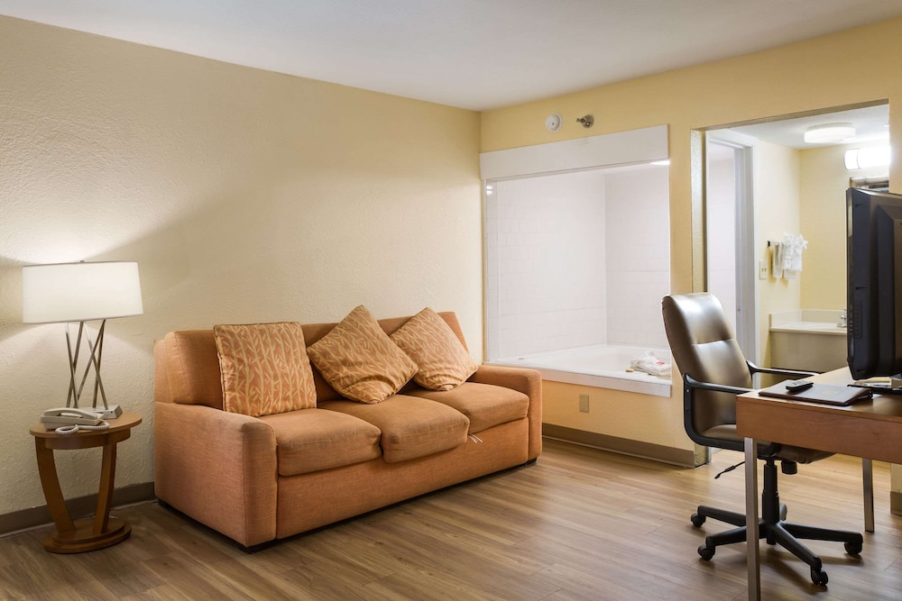 Econo Lodge Inn & Suites Hardeeville-I-95 30/59