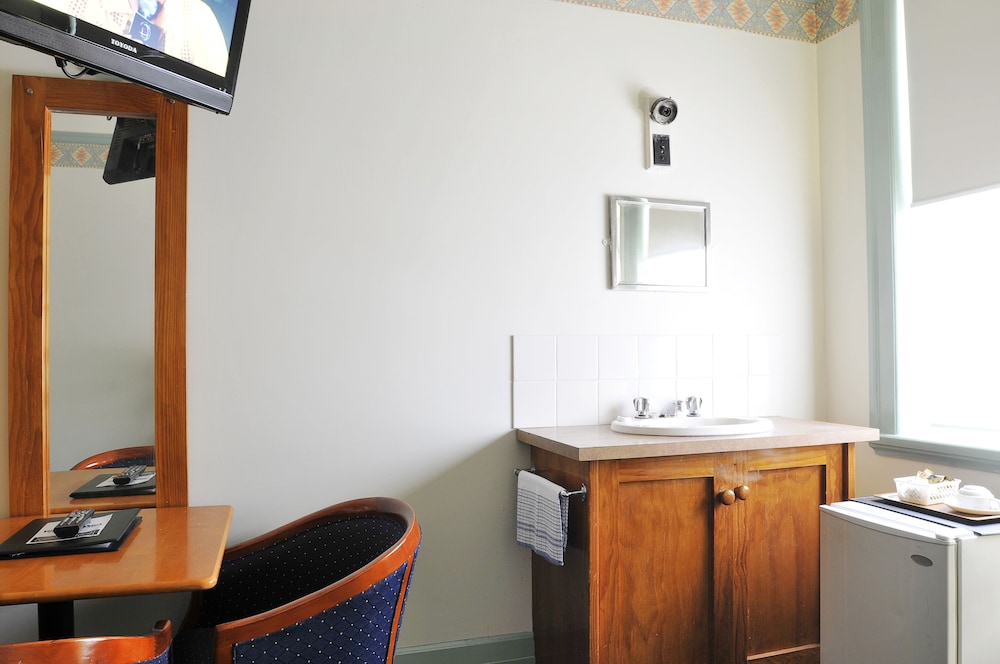 HOTEL GOSFORD 55/64