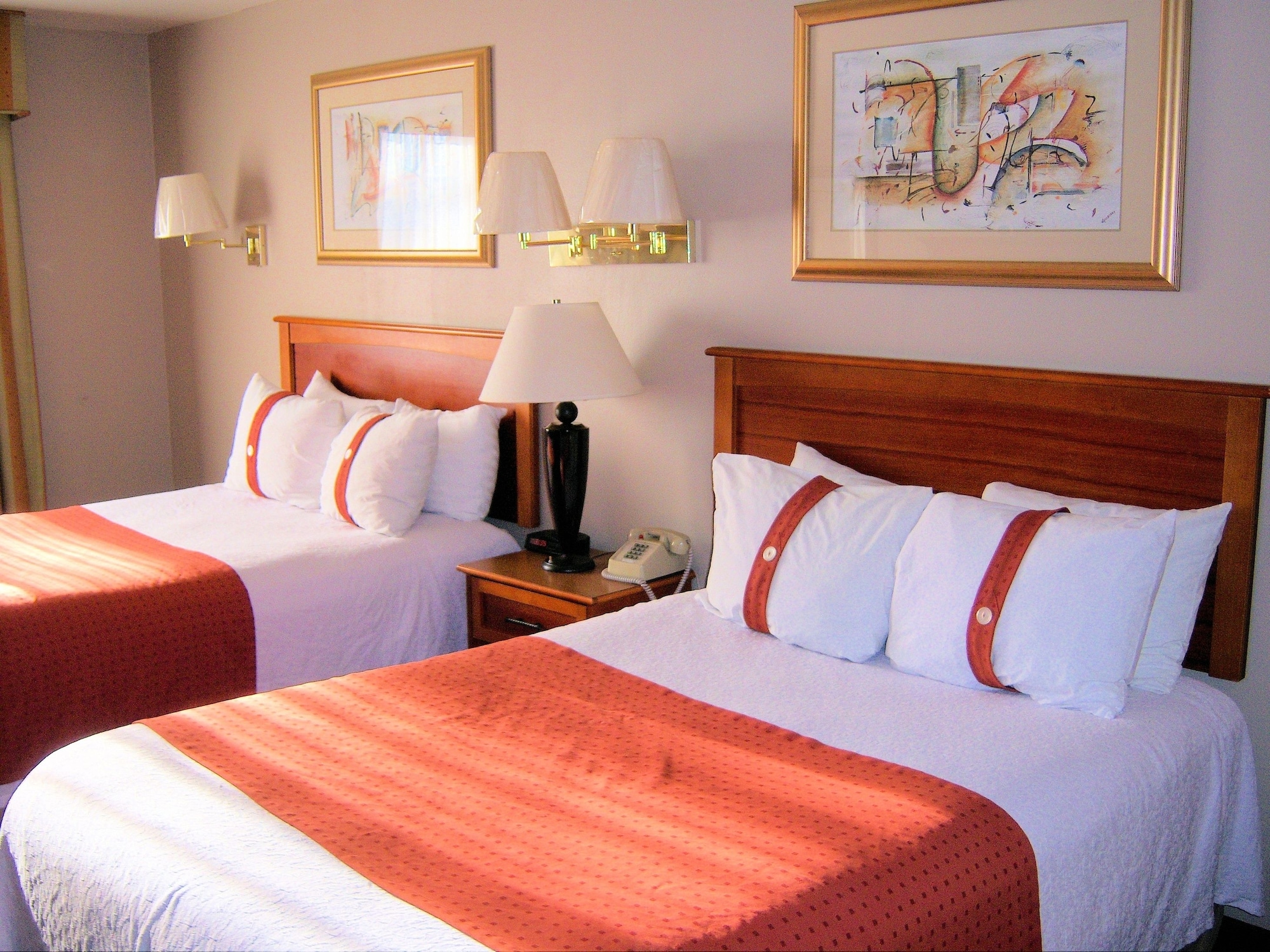 ROOM, 2 DOUBLE BEDS