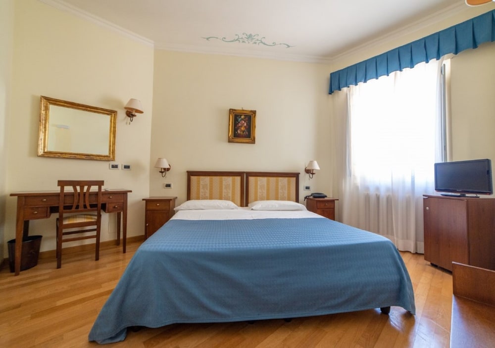 CLASSIC, DOUBLE OR TWIN BED