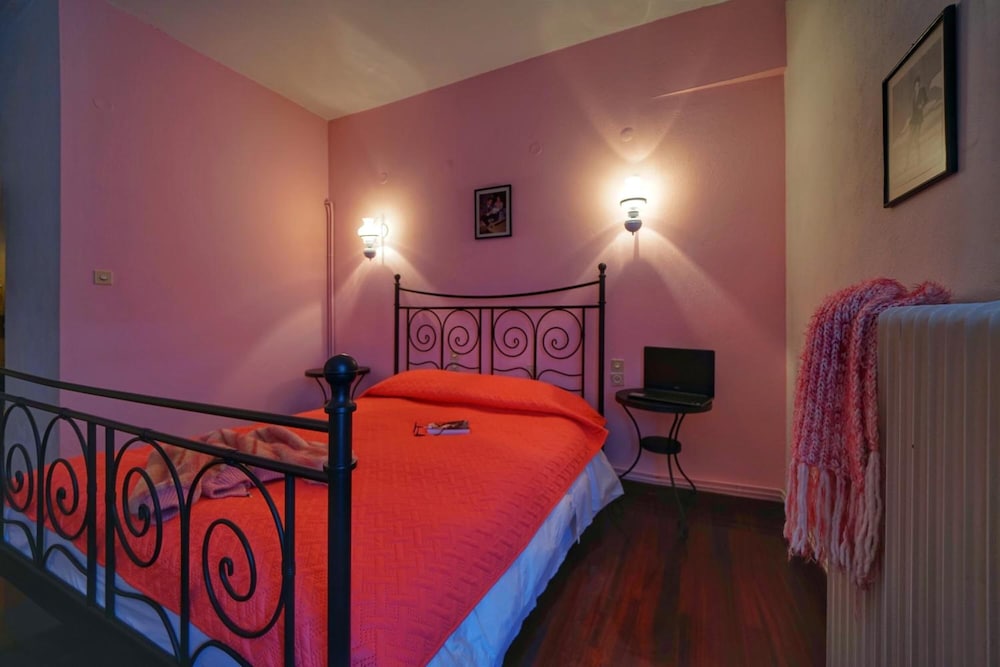 To Balcony Tis Agorianis 24/50