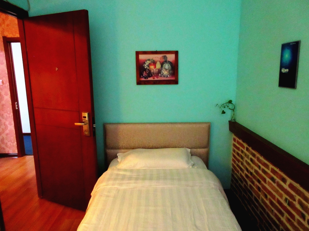25 Four Seasons Youth Hostel 11/29