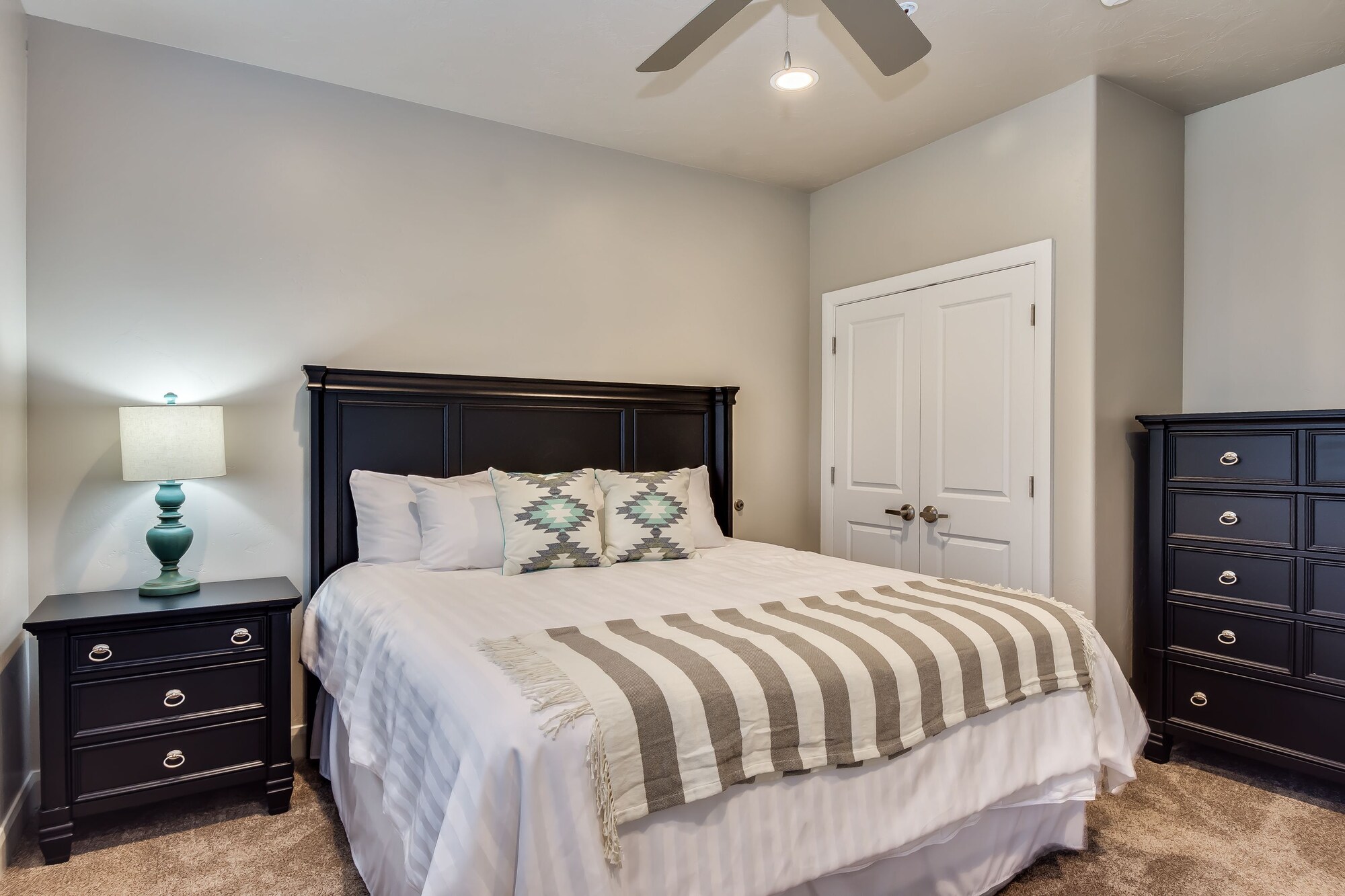 2 Bedrooms, Maple, Luxury, Villa, 1 King and 2 Queen Beds, Garden View, Sofa, Kitchen