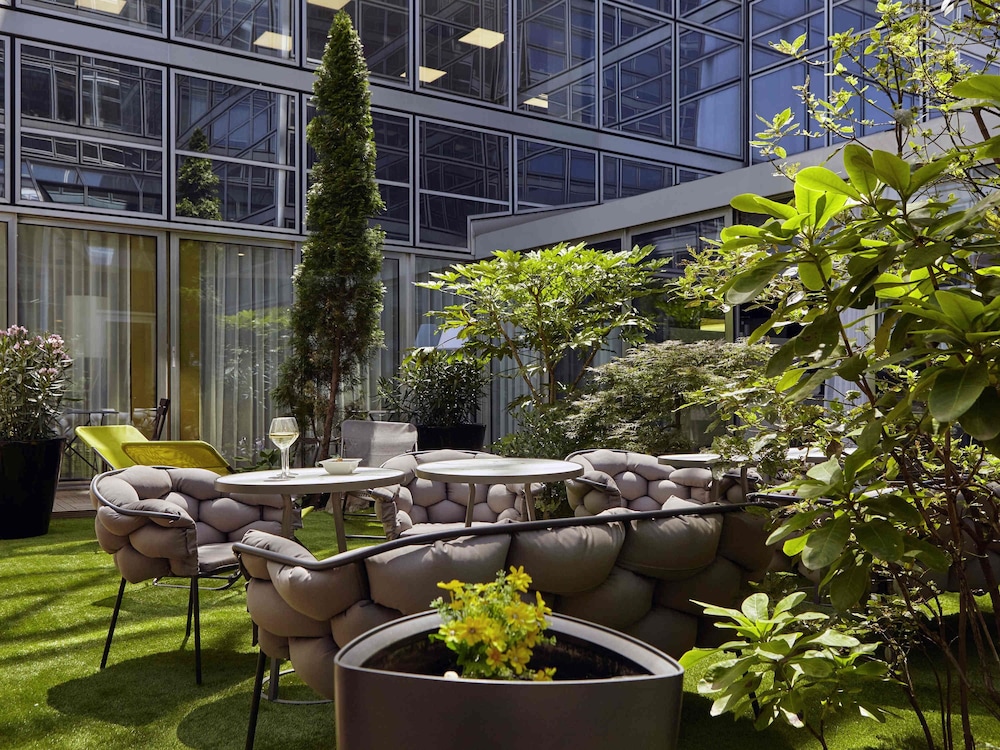Mercure Paris La Défense Grande Arche 9/80