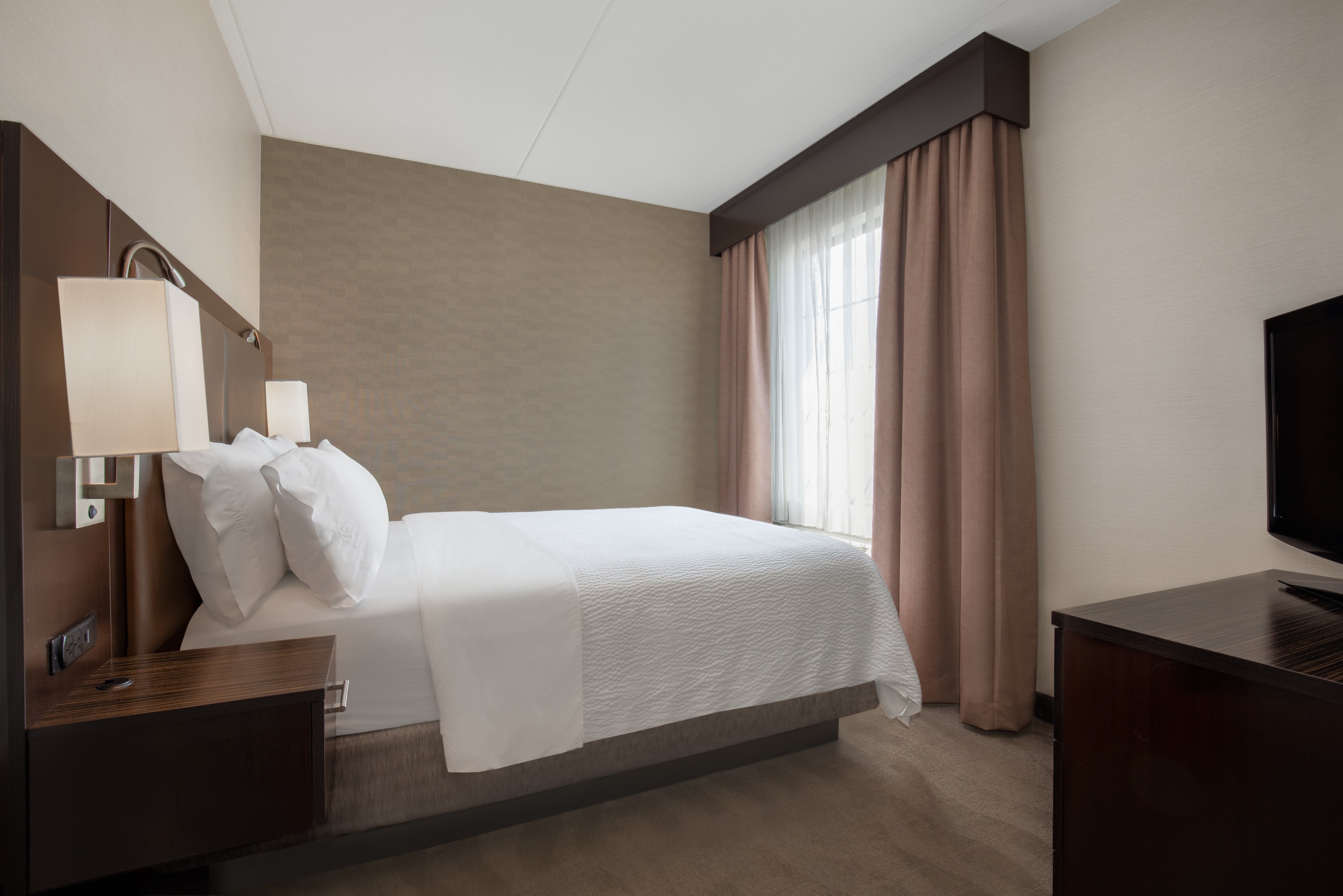Holiday Inn Express Barrie 35/75