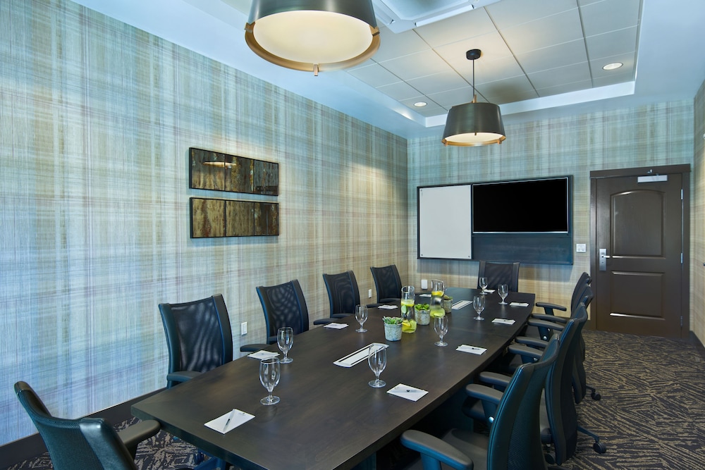 Oxford Suites Sonoma County - Rohnert Park 40/44