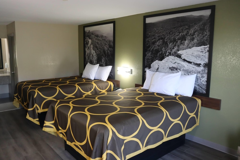 Super 8 By Wyndham Cabot 10/24