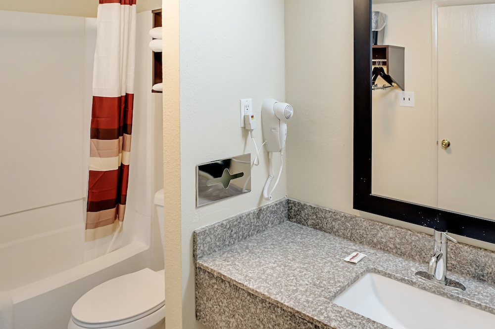 Red Roof Inn Indianapolis - Castleton 14/26