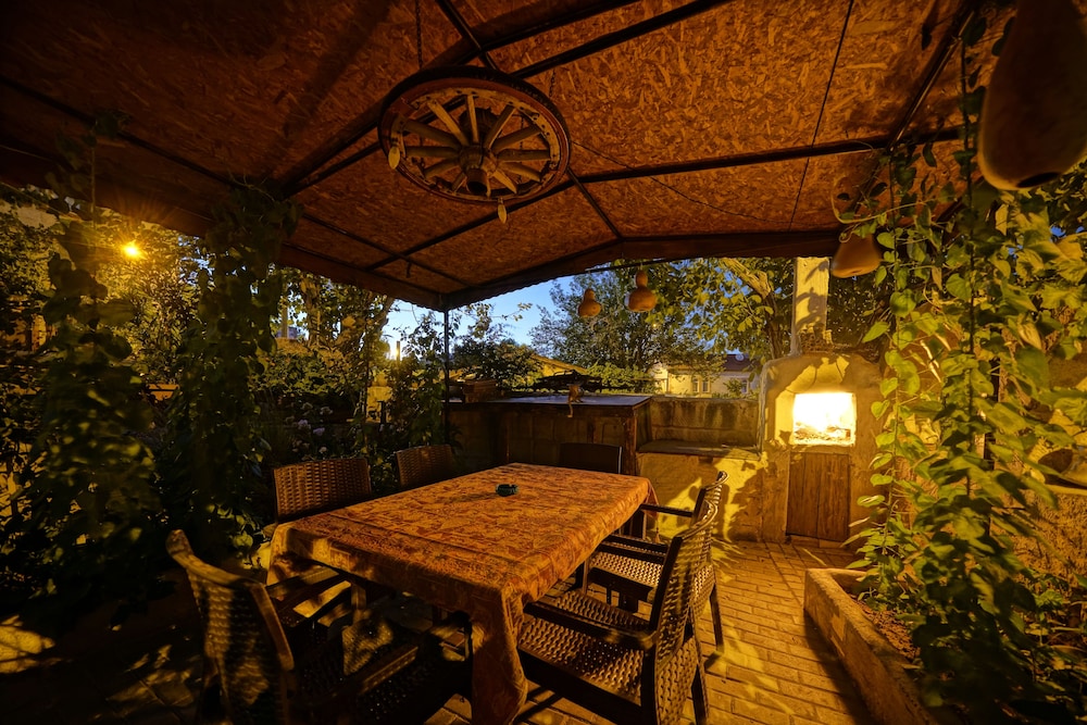 Maron Stone House 36/50