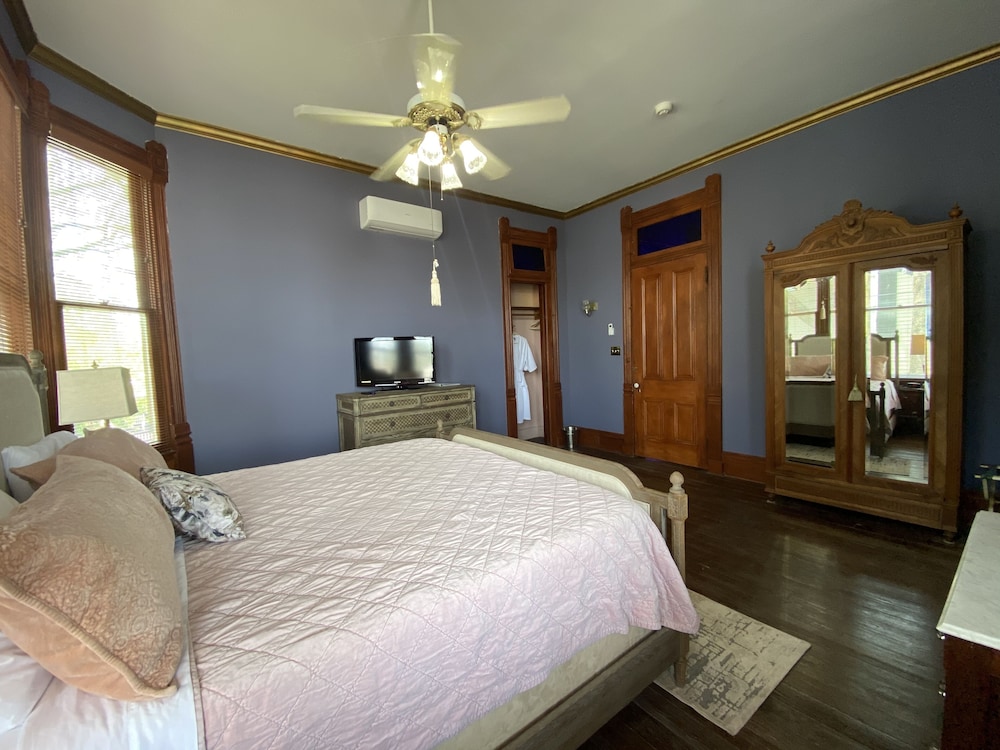 Jasmine, Garden, Superior, King Bed, Private Bathroom، Coppersmith Inn Bed and Breakfast 2/3