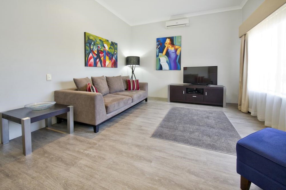 Vintages Accommodation 40/66