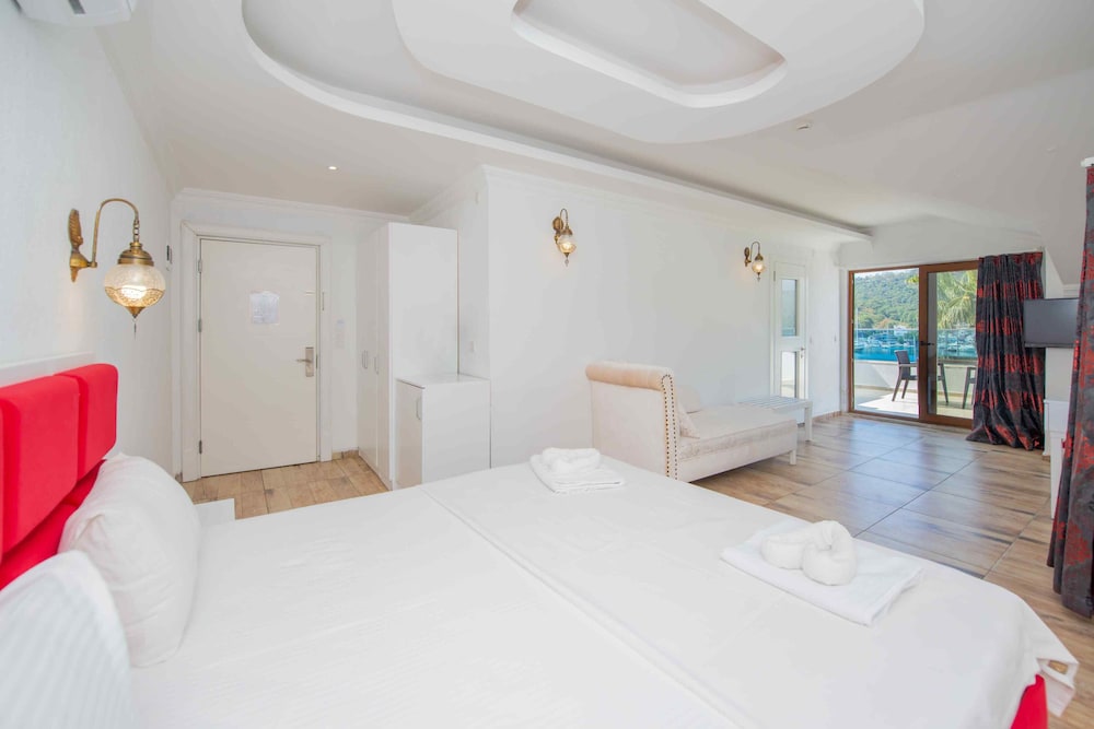 Junior Suite, Queen Bed, Sea View
