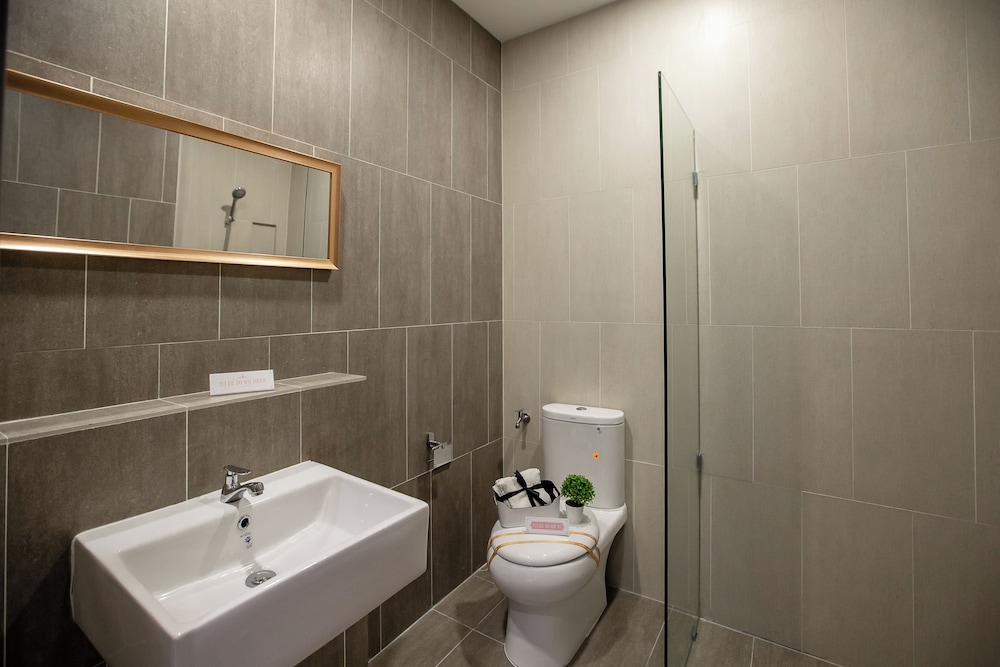 Iconic Regency Service Residences, managed by Iconic Hotel 50/53