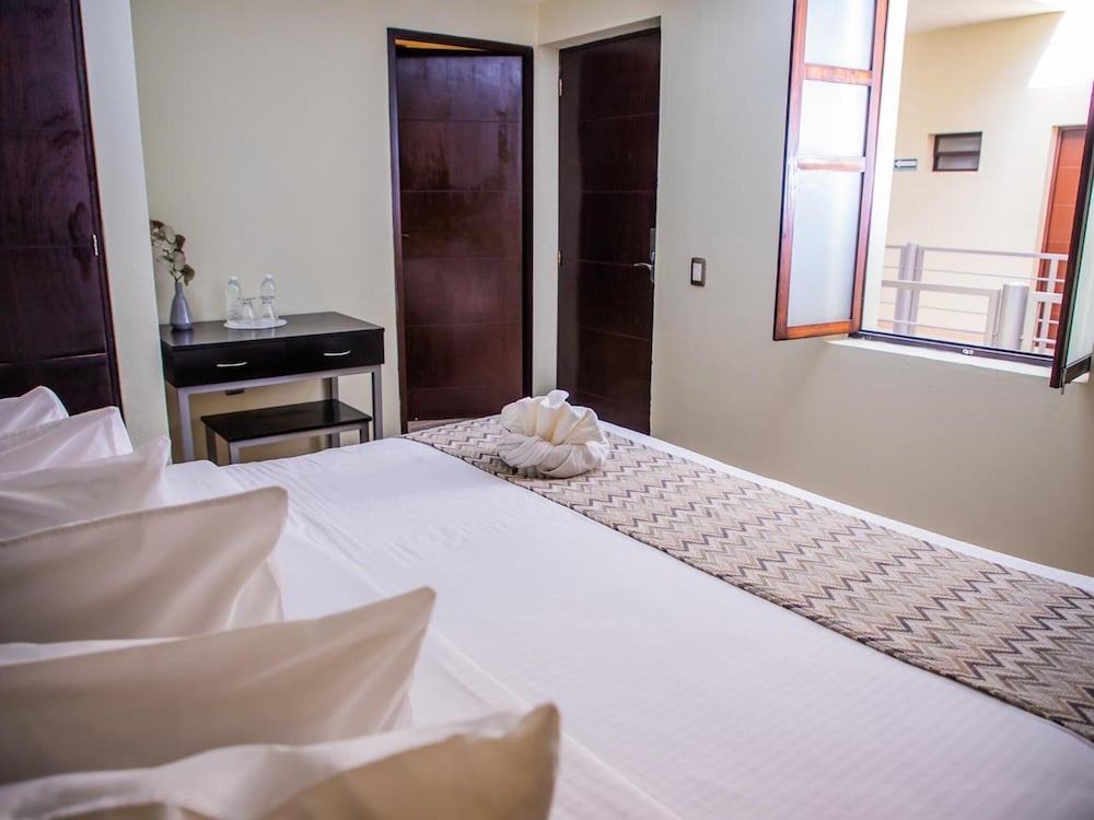 H177 Hotel 12/53