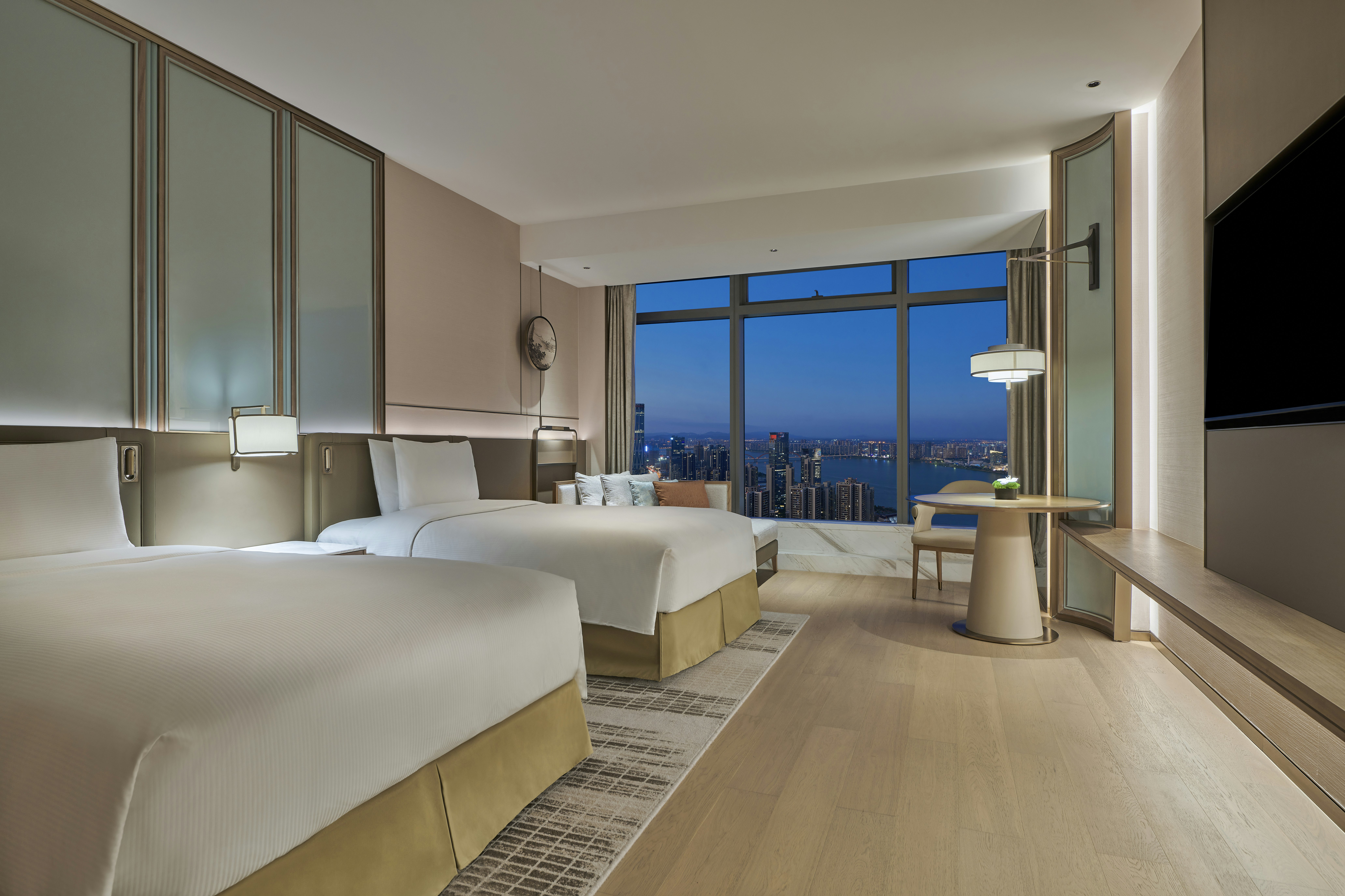 EXECUTIVE, TWIN BEDS, RIVER VIEW